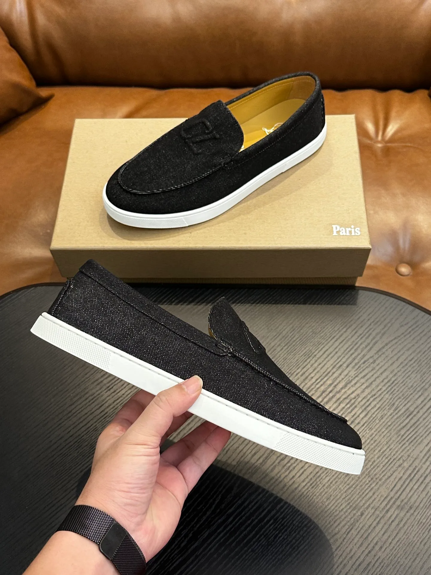 P760💰Christian Louboutin (red-soled shoes) Italian men’s casual sneakers are shipped! Each pair of shoes from this Italian handmade shoe brand has a simple and classic design, which is very comfortable and versatile! The upper fabric of this shoe is made of imported cowhide, with high-end and comfortable cowhide lining! The outsole is made of original rubber bottom sheets and is lined with cowhide! Brand-specific molded footbed, exclusive private mold control! Original box packaging, with shoe storage bag! 39 40 41 42 43 44 (38 45 46 customized)